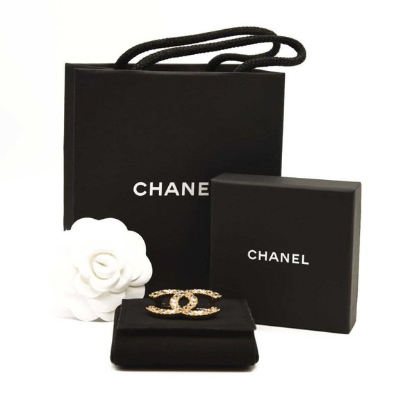 CHANEL Large Gold & Crystal CC Brooch - Picture 2 of 9